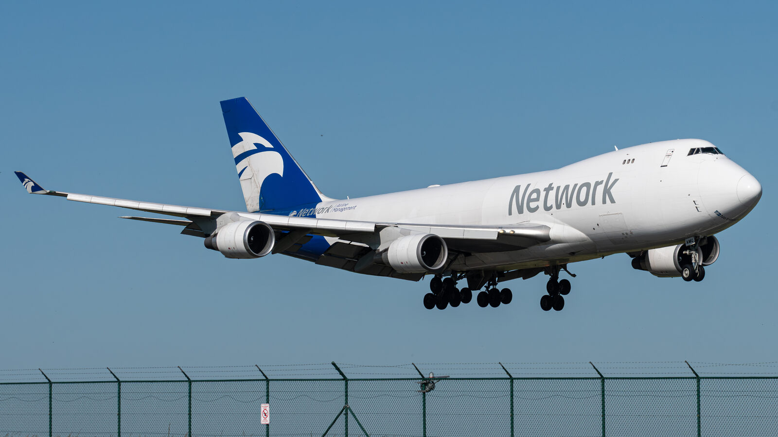 Boeing 747-400F Network Airline Management à l'atterrissage à Liège