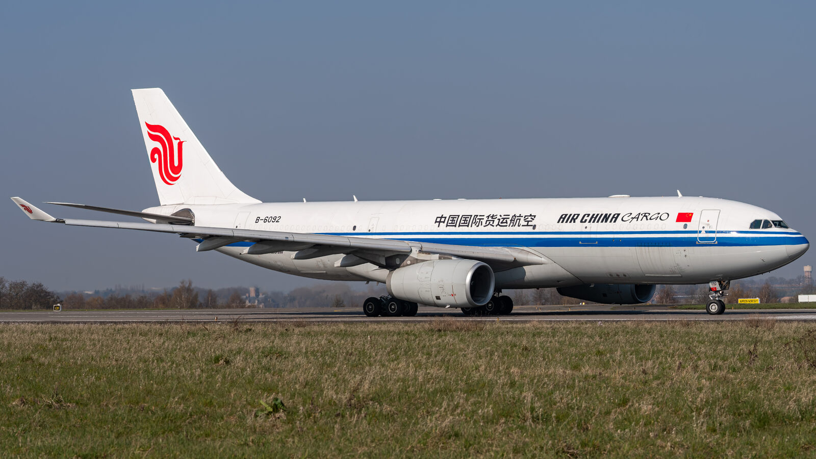 Airbus A330-200F Air China Cargo B-6092 au roulage à Liège