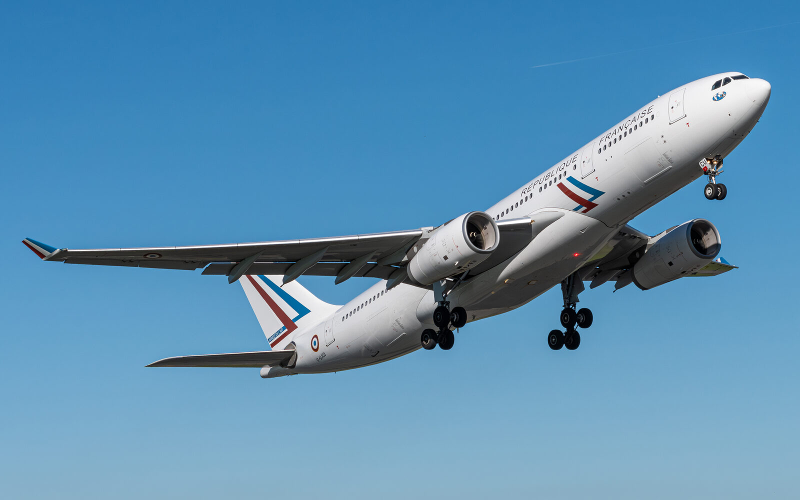 Airbus A330 de la République française au décollage à Luxembourg-Findel