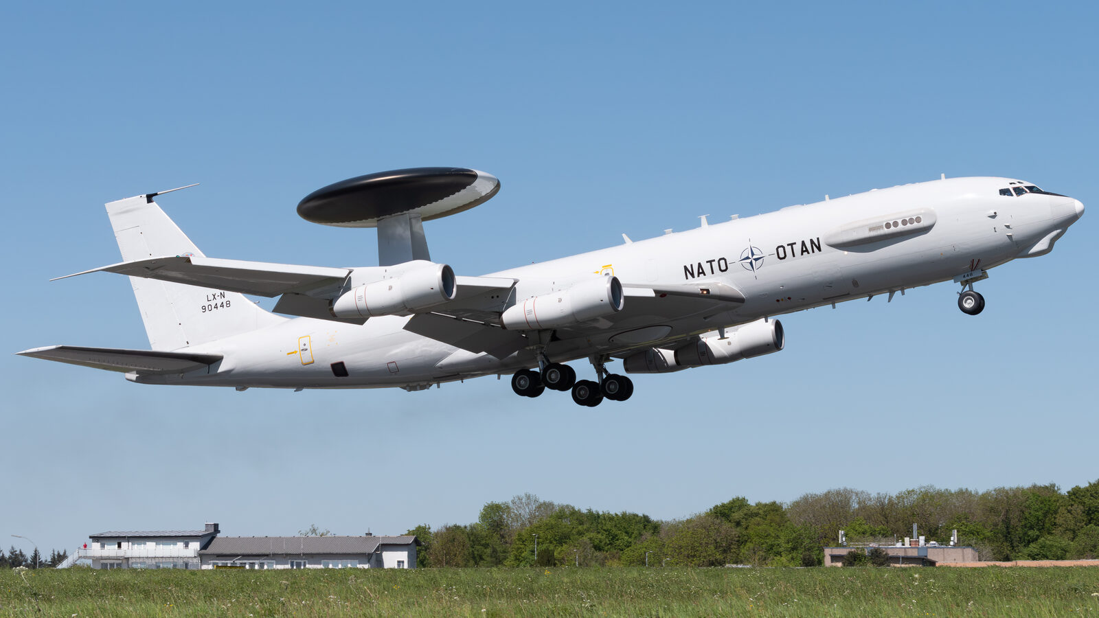 Boeing E-3A Sentry AWACS de l'OTAN au décollage à Luxembourg-Findel