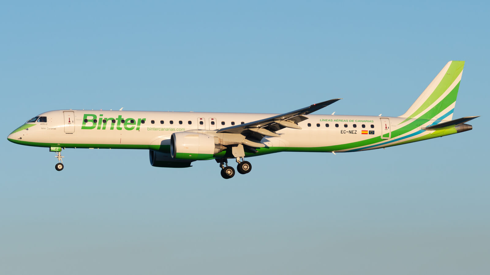 Embraer E195-E2 Binter EC-NEZ à l'atterrissage à Lanzarote