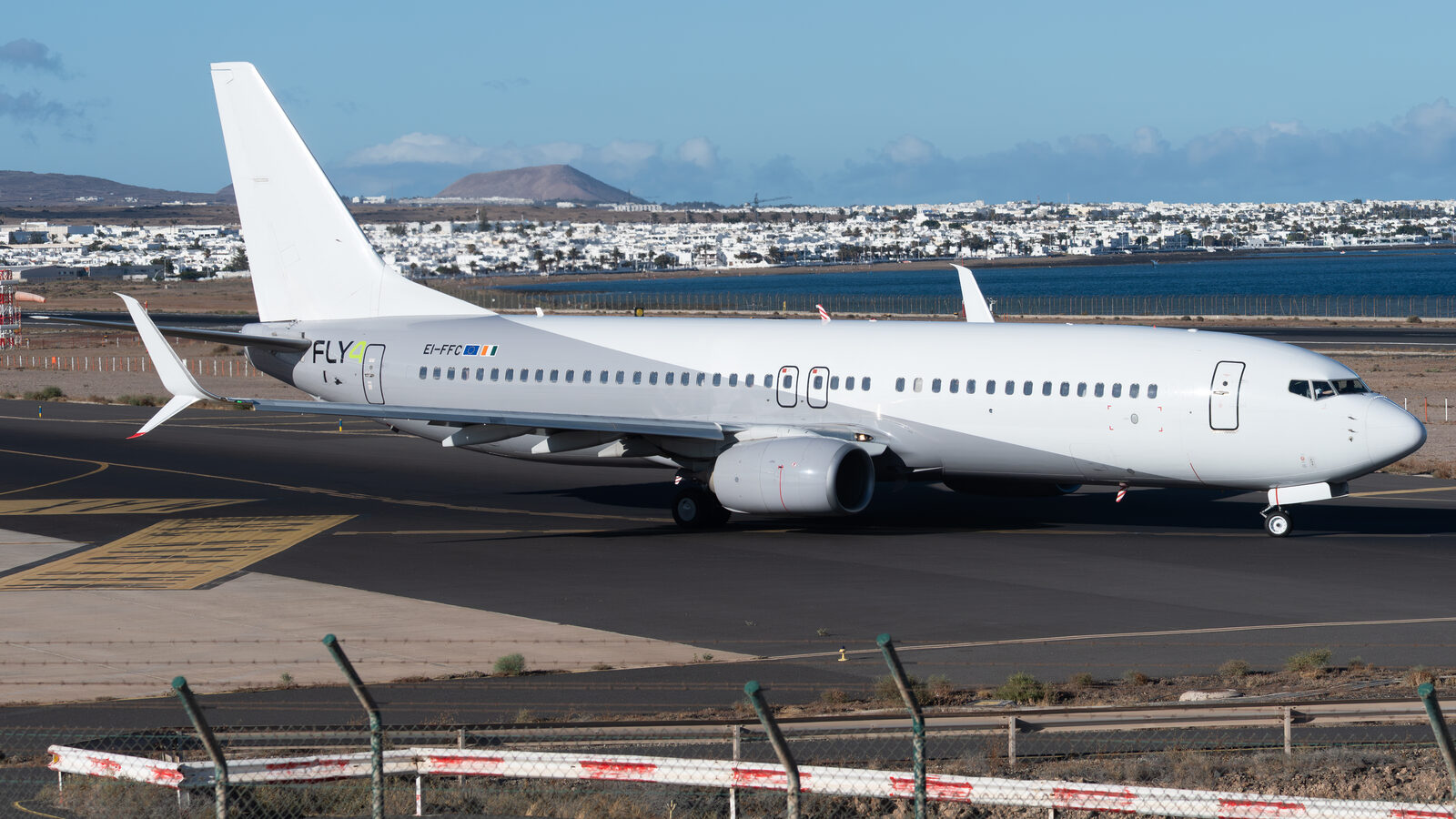Boeing 737-800 FLY4 EI-FFC au roulage à Lanzarote