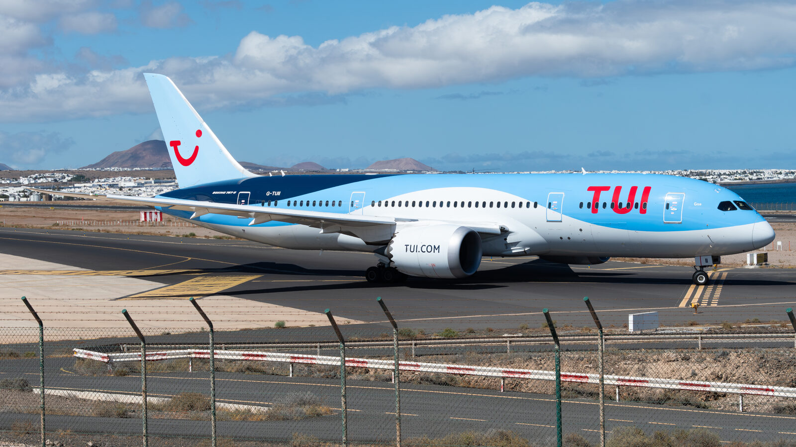 Boeing 787-9 TUI G-TUII au roulage à Lanzarote