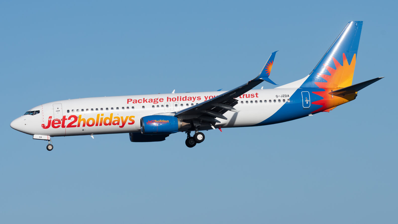 Boeing 737-800 Jet2holidays G-JZDA à l'atterrissage à Lanzarote