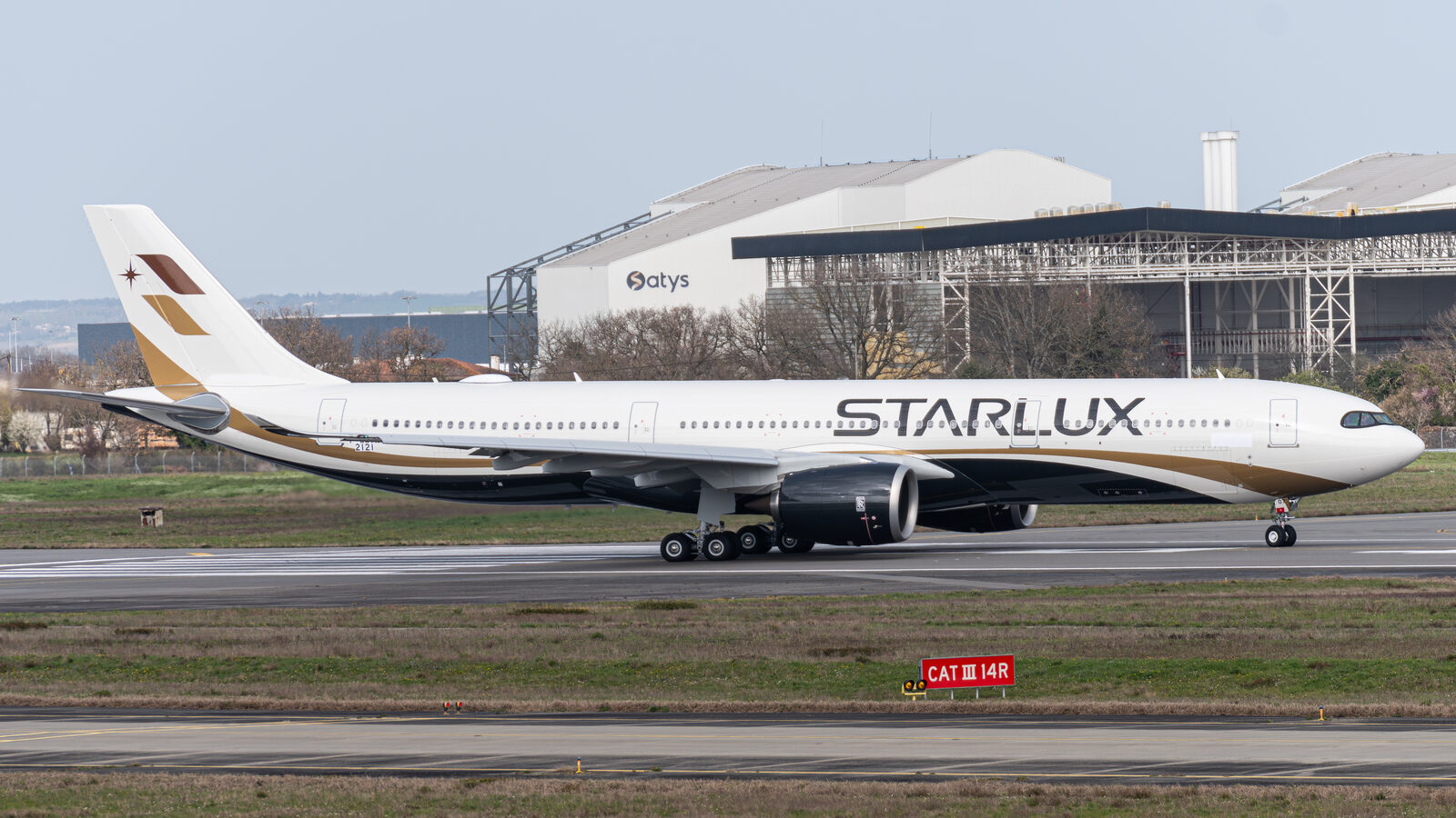 Airbus A330-900 STARLUX Airlines au roulage à Toulouse en vol d'essai