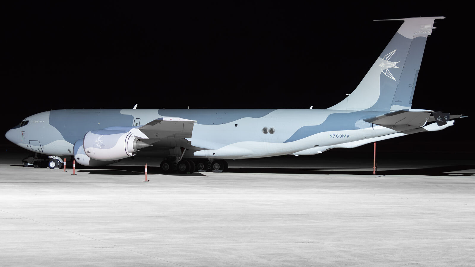 Boeing C-135FR Metrea N763MA de nuit au parking à Châlons Vatry