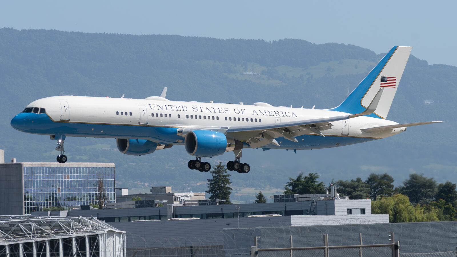 Boeing C-32 (757) United States of America à l'atterrissage à Genève