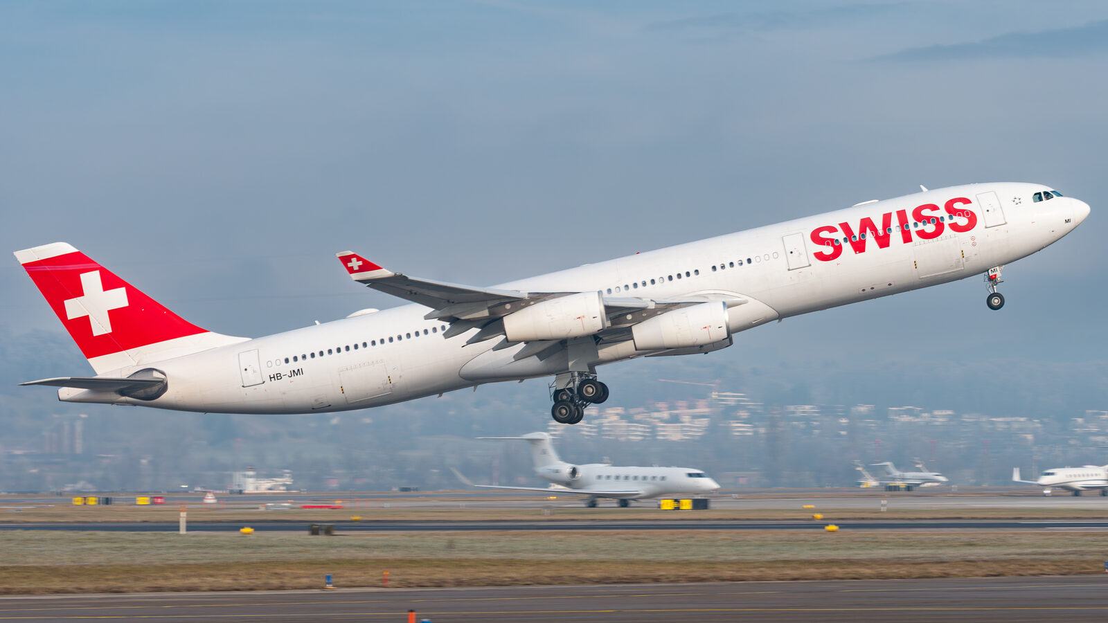 Airbus A340 SWISS HB-JMI au décollage de Zurich